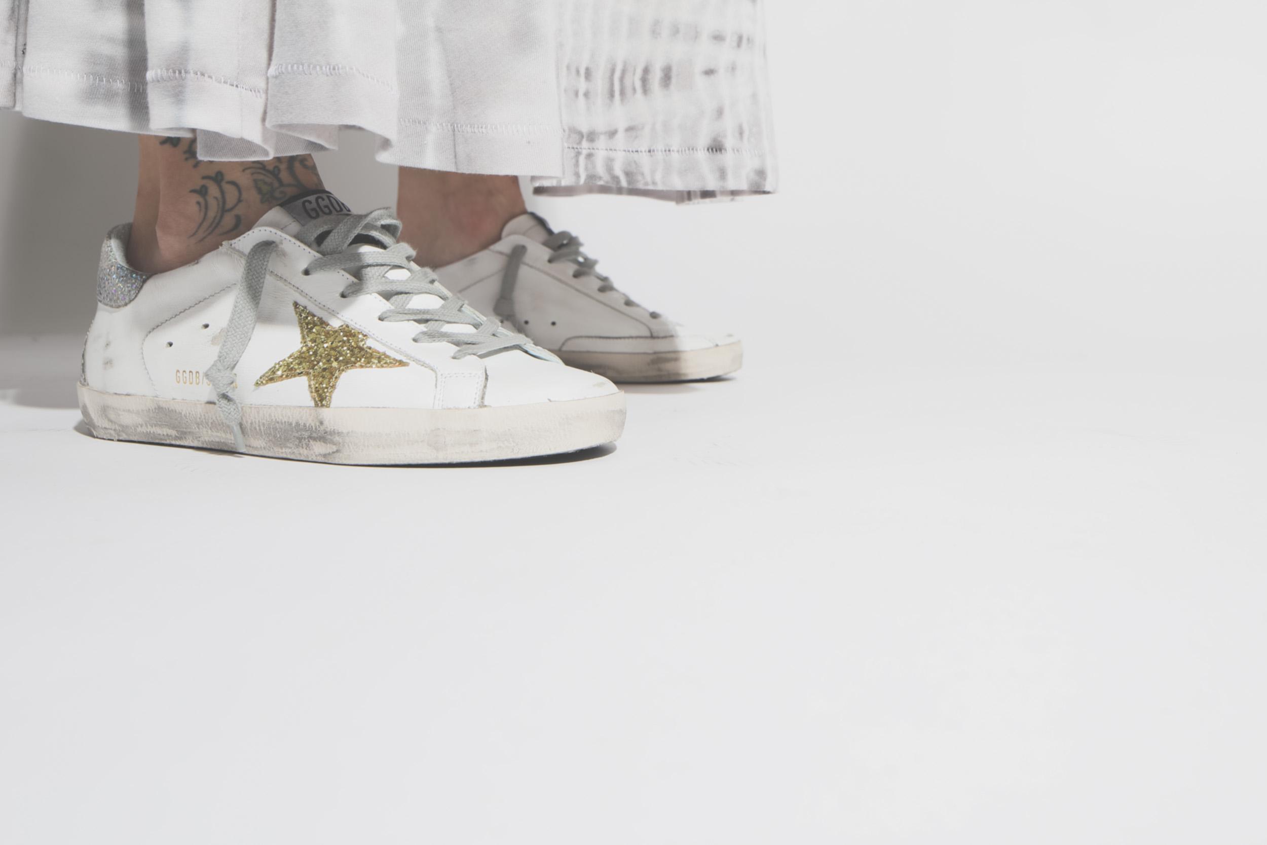 Golden Goose Woman Collection Sneakers Superstar - White Leather - Gold Glitter Star - Silver Back  