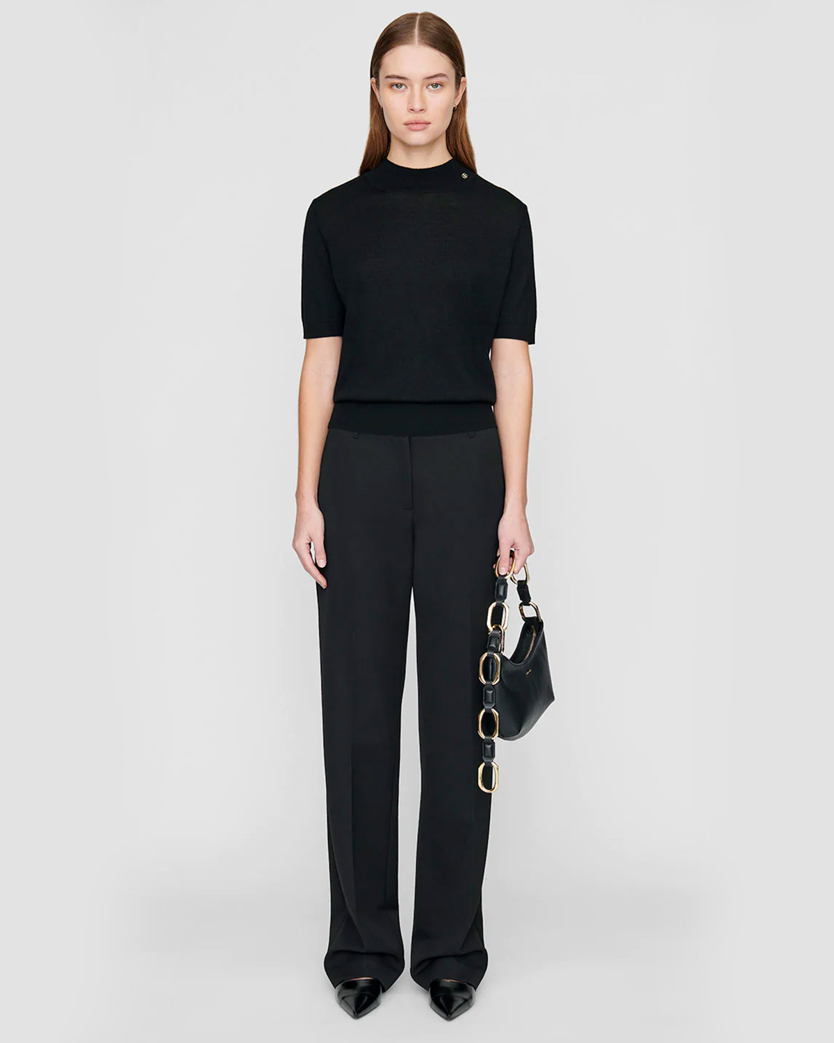 Pantalon noir Classic Pant Anine Bing. Porté face. 