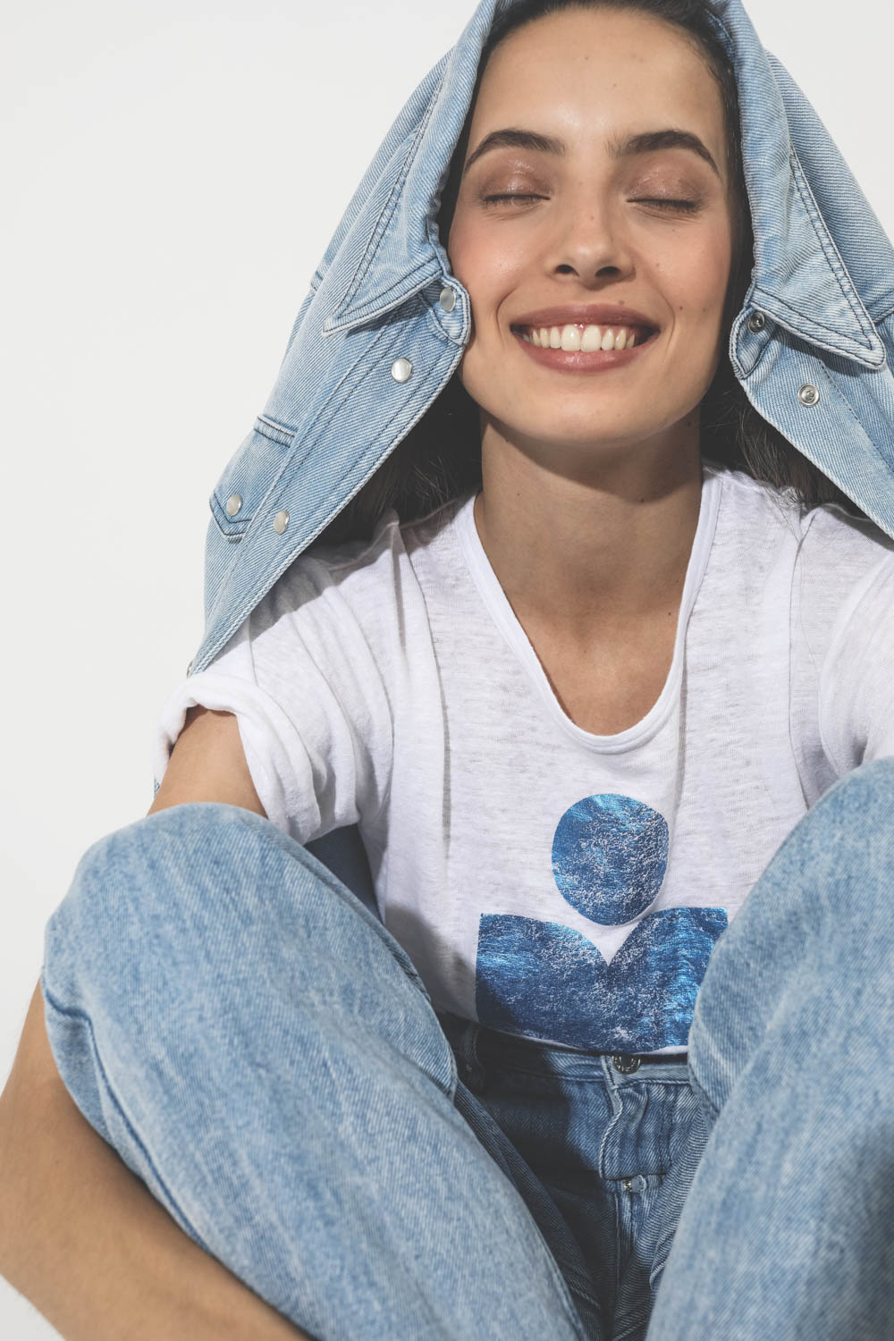 Tee-shirt Koldi logo blue Isabel Marant Etoile. Gros plan. 