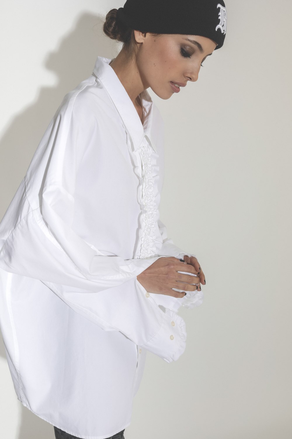 Image du produit R13 Denim Permanent  Drop Neck Tuxedo Shirt - White - 3