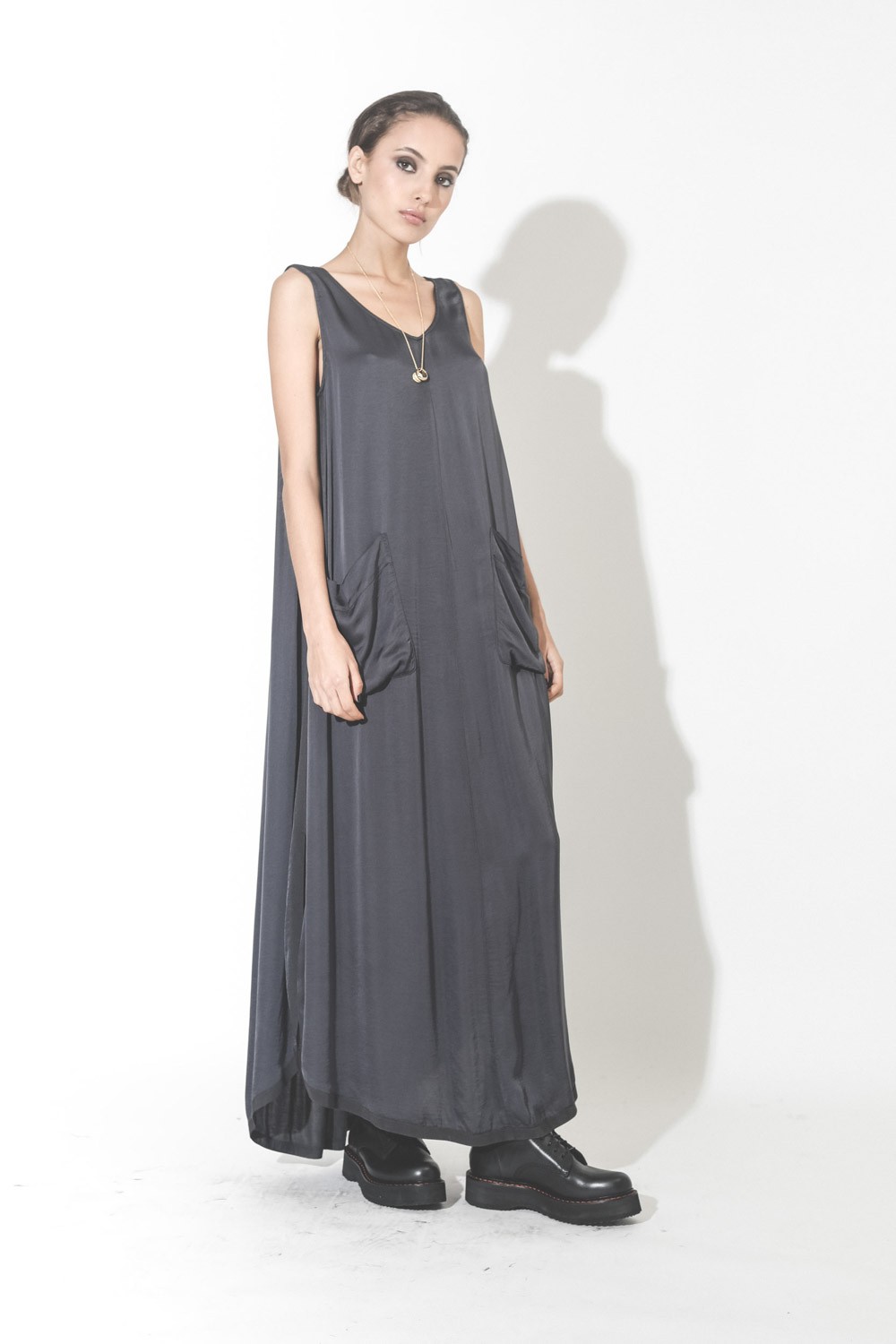 Image du produit Raquel Allegra Grosgrain Maxi Dress - Slate   - 2