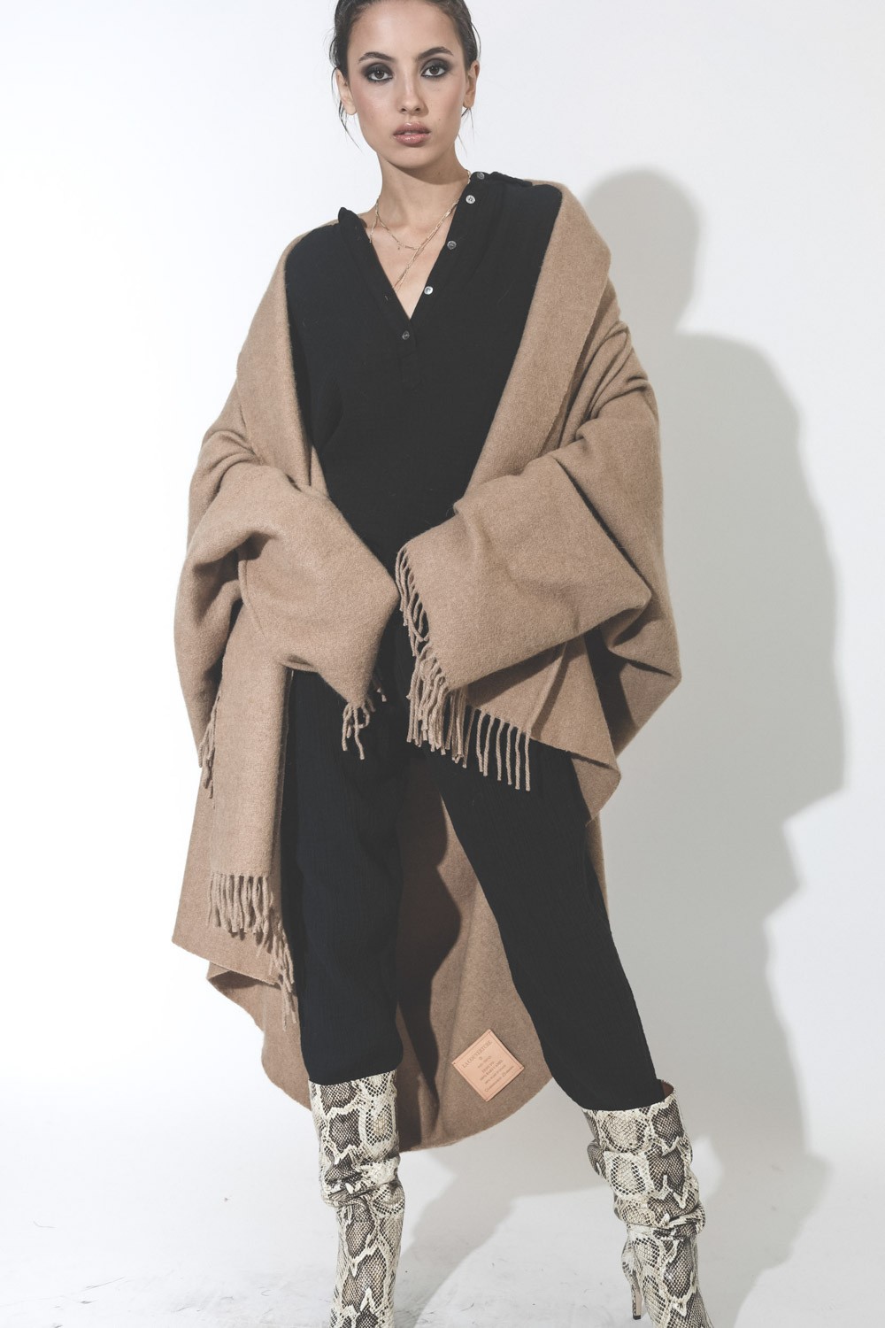 Image du produit Raquel Allegra Empress Blouse - Black   - 4