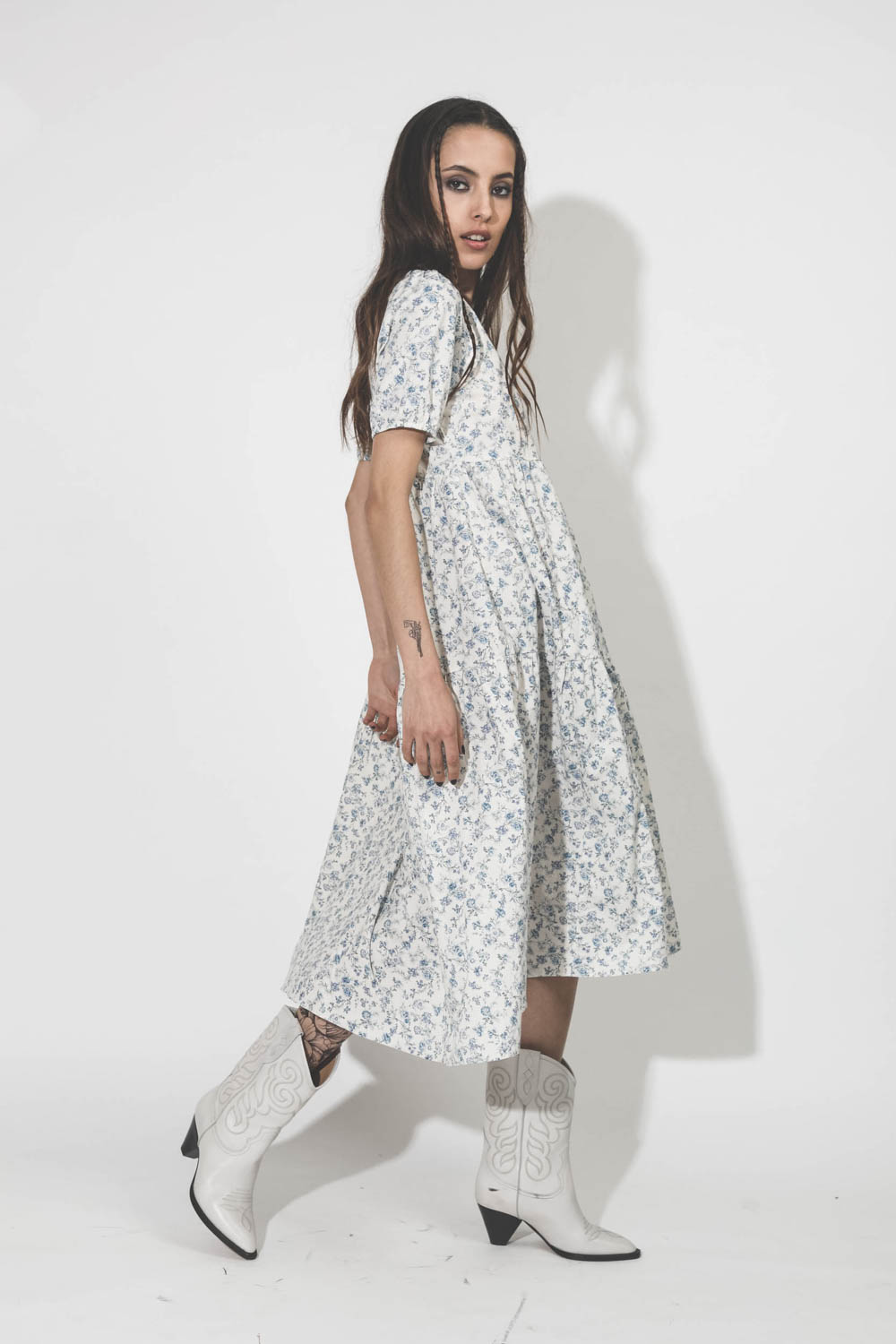 Denimist S/S Tiered Midi dress – Natural Blue Rose