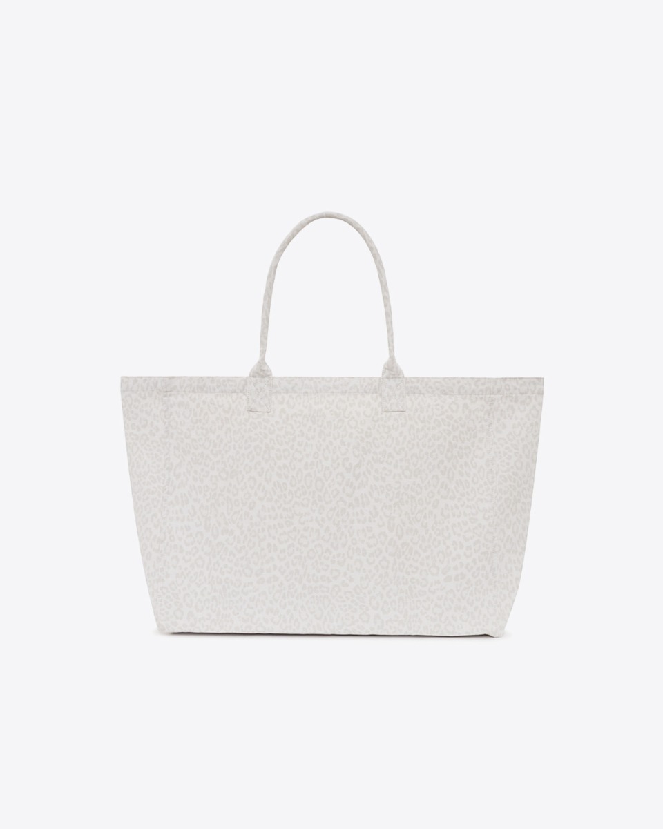 Cabas Leo Anine Bing en toile de coton imprim&eacute; l&eacute;opard cr&egrave;me, logo &laquo; ANINE BING &raquo; devant. Vue de dos.