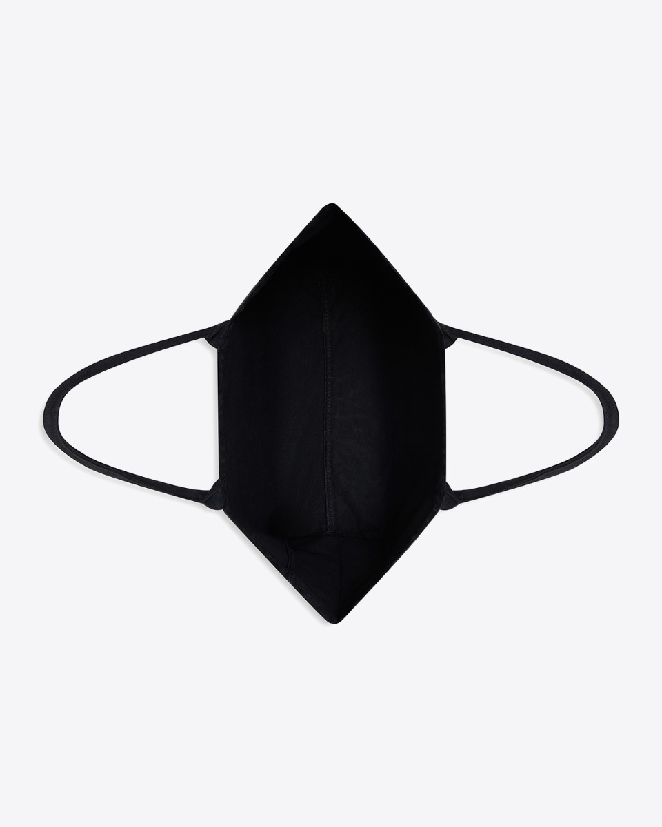 Cabas Leo Anine Bing en toile de coton noir logo blanc " ANINE BING PARIS RUE FRANCOIS 1ER ", détail de l'intérieur.