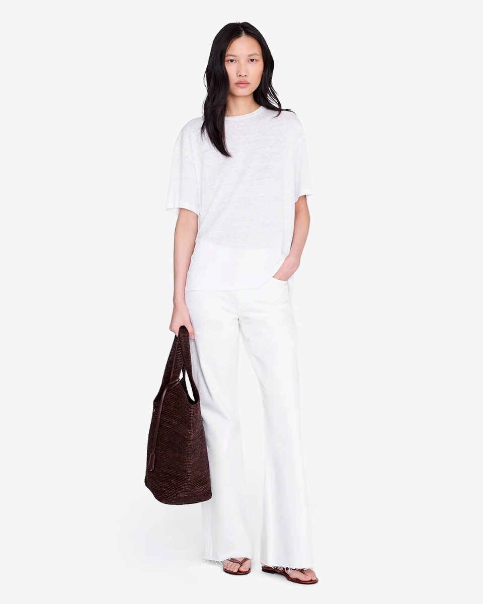 Tee-shirt Cade Anine Bing en lin blanc, port&eacute; de face.