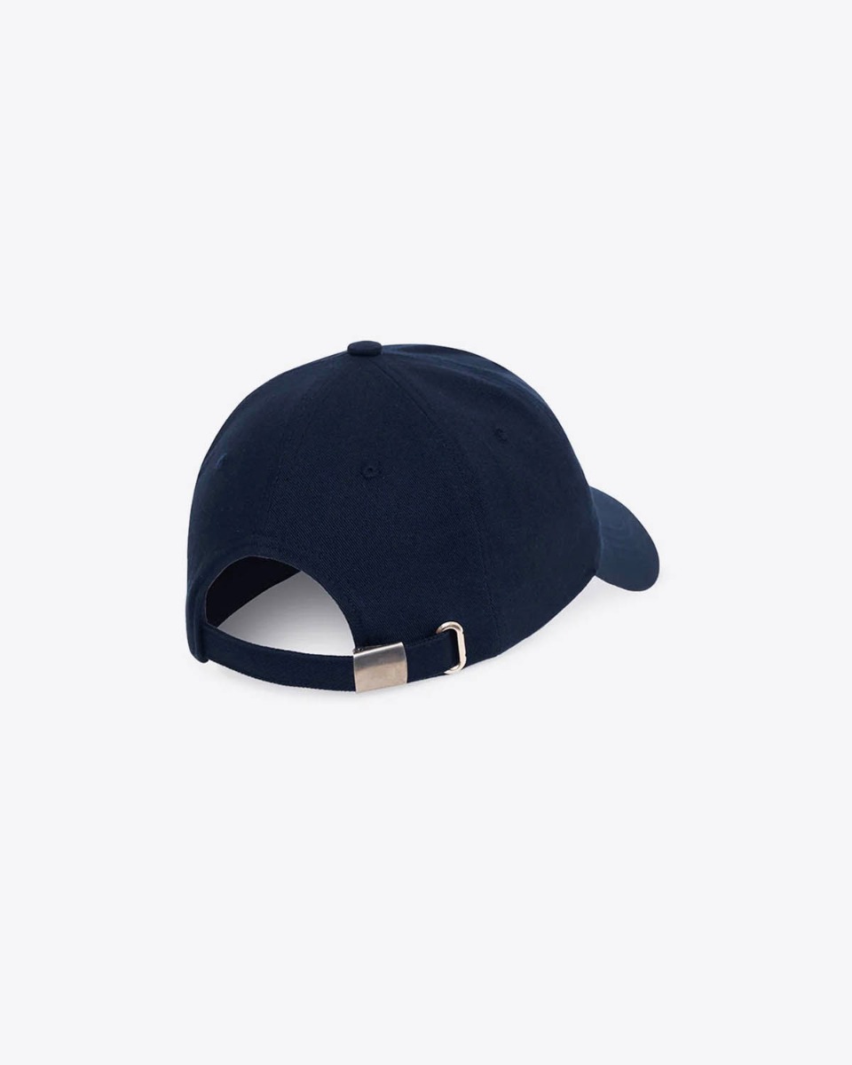 Casquette de baseball Jeremy Collegiate Anine Bing en toile marine logo coll&egrave;ge brod&eacute; blanc, vue de dos. D&eacute;tail de la bride arri&egrave;re ajustable.
