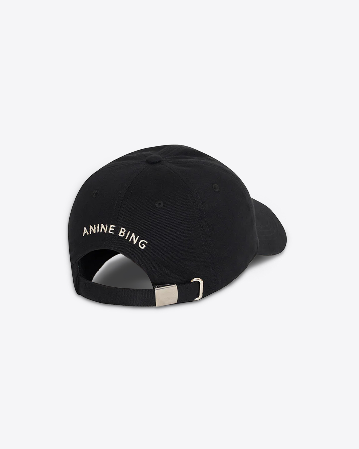 Casquette de Baseball en toile noir logo AB brodé blanc Jeremy Anine Bing Brodé ANINE BING en blanc à l'arrière.
