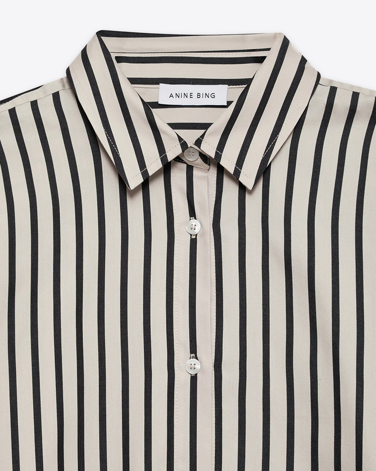 Chemise manches longues Plaza Anine Bing à rayures. Détail du col.