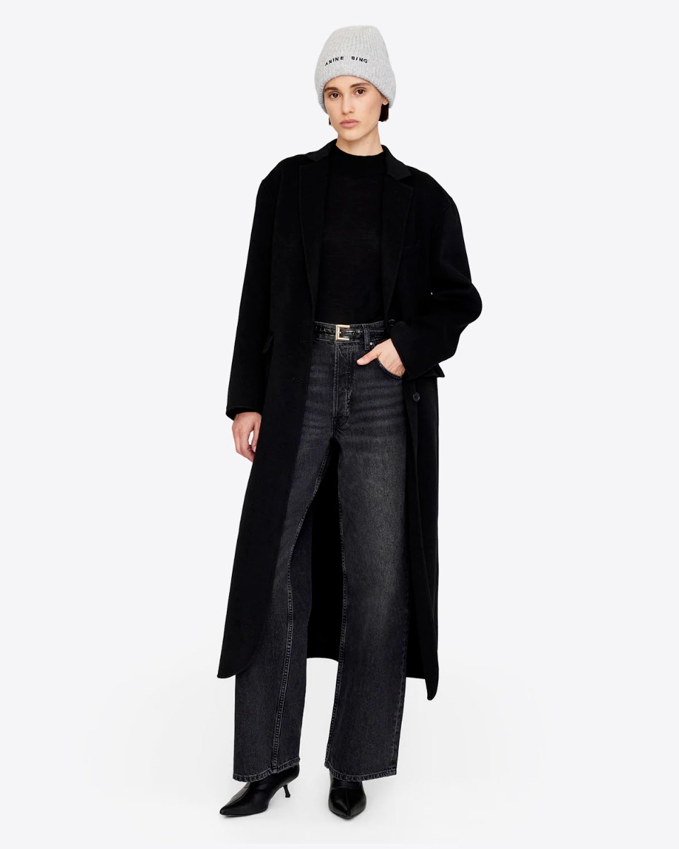 Bonnet Elia Anine Bing en alpaga et laine m&eacute;lang&eacute;es gris chin&eacute;. Port&eacute; de face.