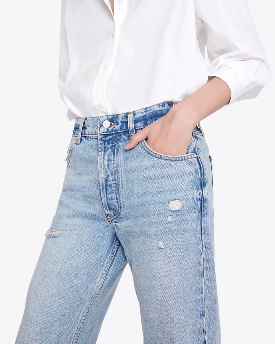 Jean droit Gavin bleu Anine Bing en denim bleu clair &laquo; Blue Reservoir &raquo;. D&eacute;tail des poches avant.
