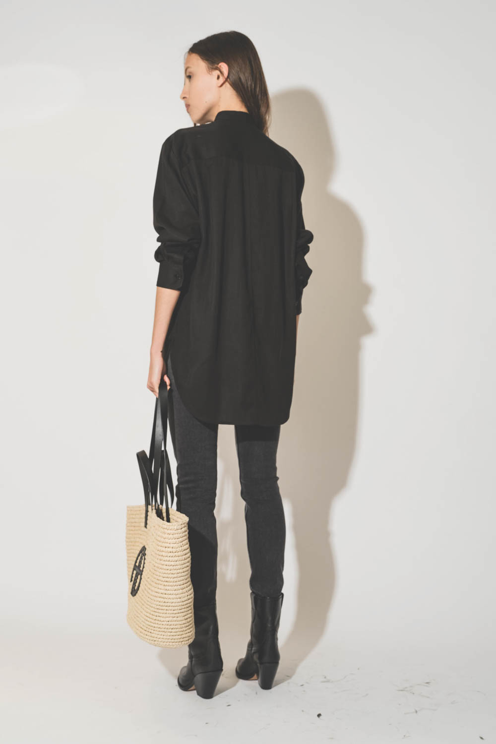 Jean slim taille haute Iron gris Beck Anine Bing. Porté de dos.