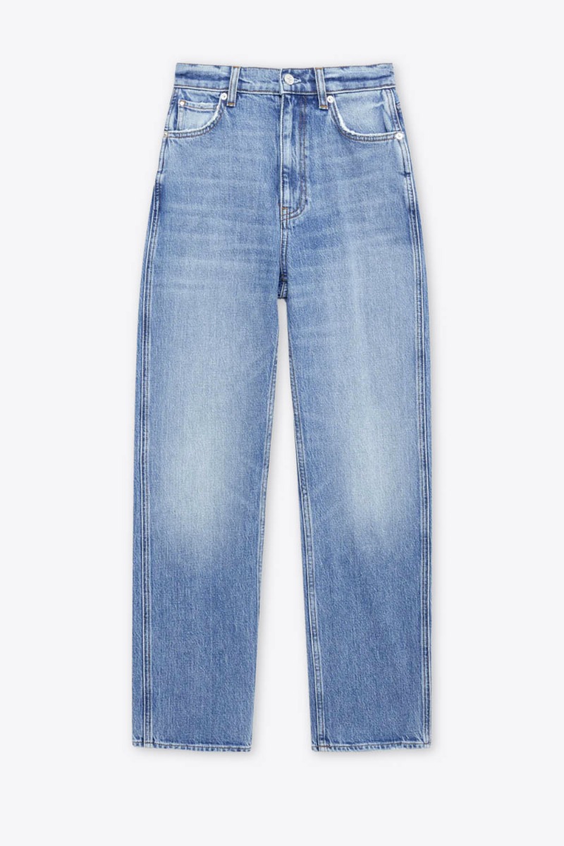 Jean taille haute ajust&eacute; Jane Anine Bing en denim bleu ciel d&eacute;lavage Cascade Blue. Vue de face.