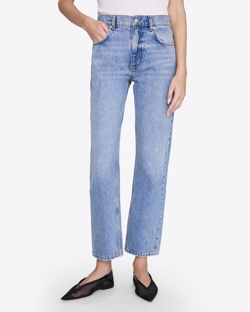 Jean Kate Anine Bing en denim bleu clair &laquo; Arbor blue &raquo;, port&eacute; de face.