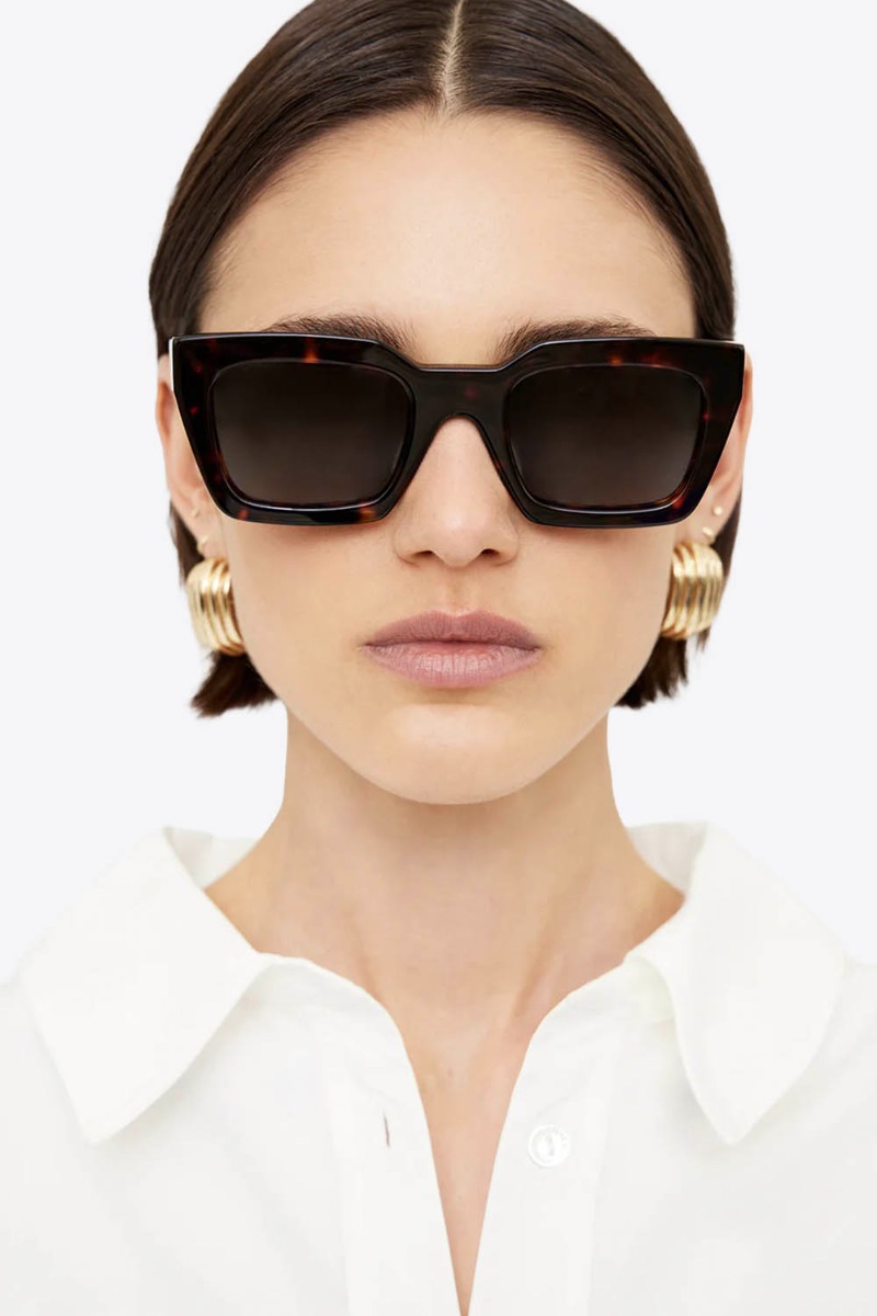 Lunettes de soleil Indio Anine Bing effet &eacute;caille fonc&eacute;e port&eacute;es, vue de face