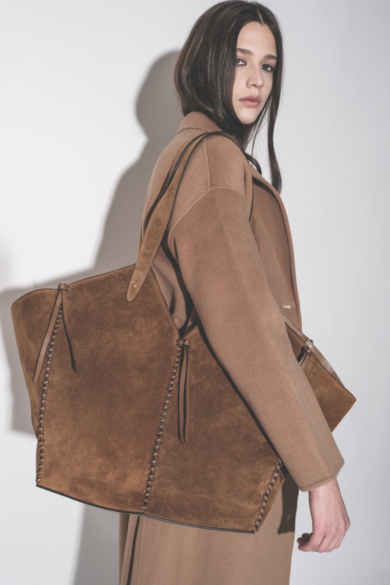 Manteau Dylan Anine Bing en laine et cachemire, coloris camel. D&eacute;tail de la mati&egrave;re.