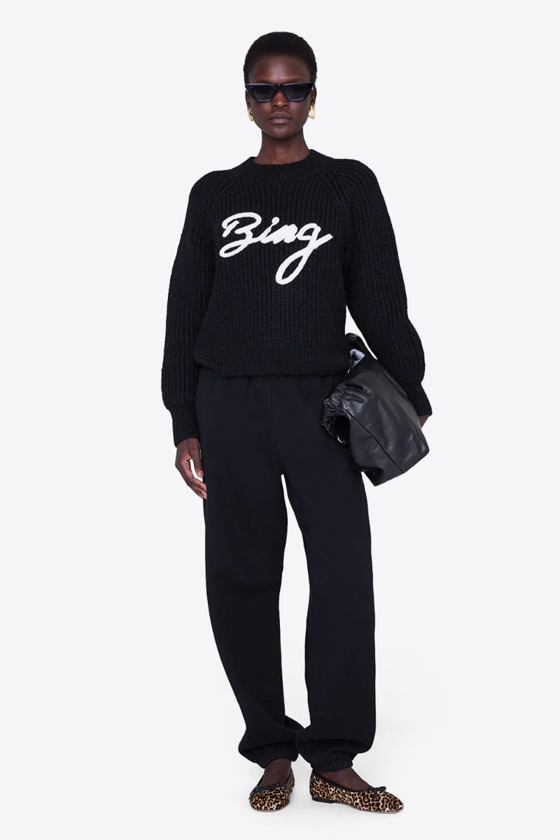 Produit Pantalon de survêtement de jogging Karter Anine Bing en coton noir, porté de face.