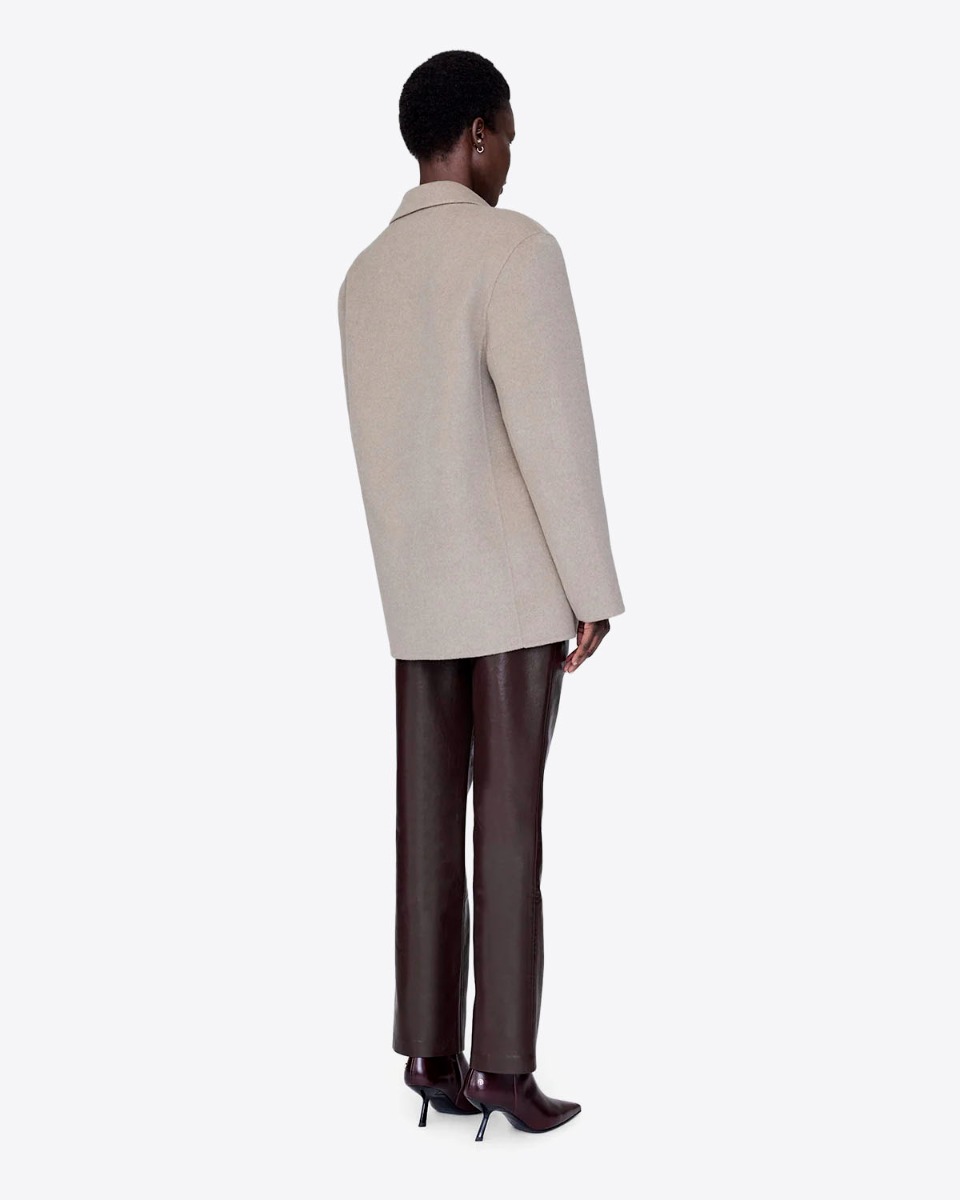 Veste blazer Quinn Anine Bing en laine et cachemire double face beige porté de dos.