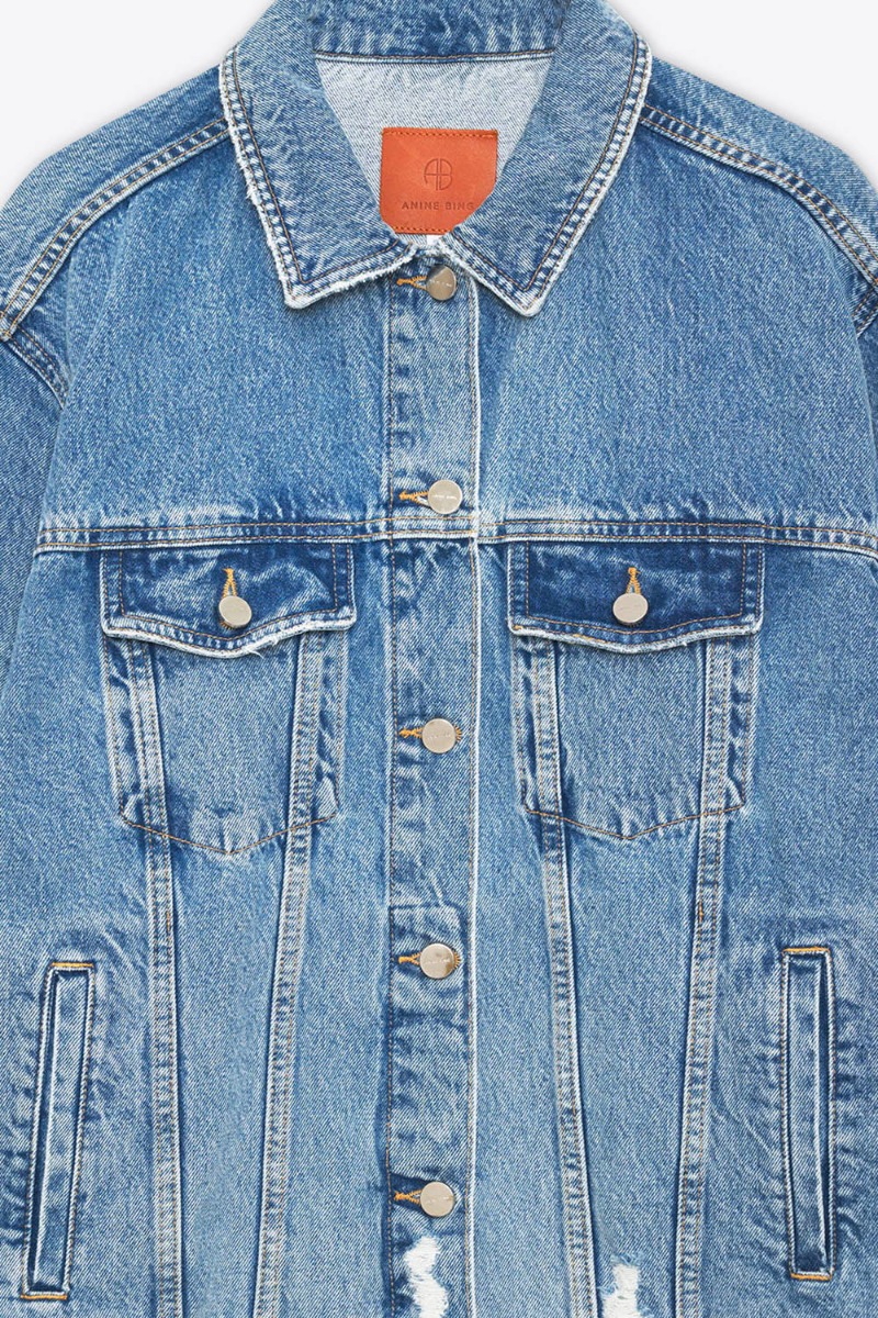 Veste Rory Anine Bing en denim bleu clair &laquo; Vintage Blue &raquo;. D&eacute;tail du col.