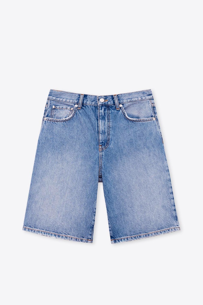 Short Jasper Anine Bing en denim bleu clair &laquo; Pacific Blue &raquo;, vu de face.