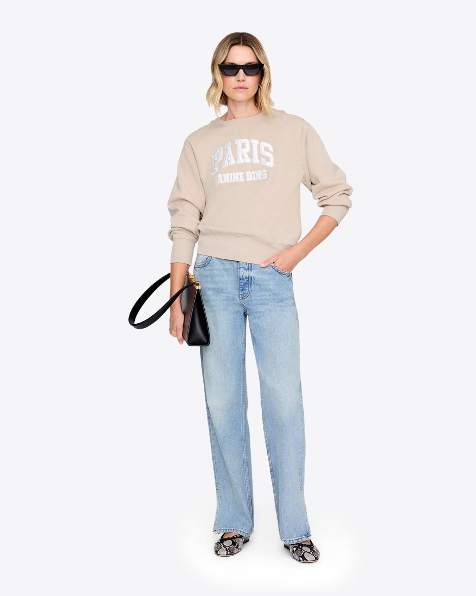 Sweatshirt Harry Shrunken Anine Bing en coton beige logo Paris, port&eacute; de face.