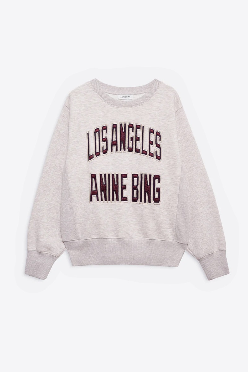 Sweatshirt Harry Shrunken Anine Bing en coton beige, logo Los Angeles. Anine Bing en satin bordeaux. Vue de face.
