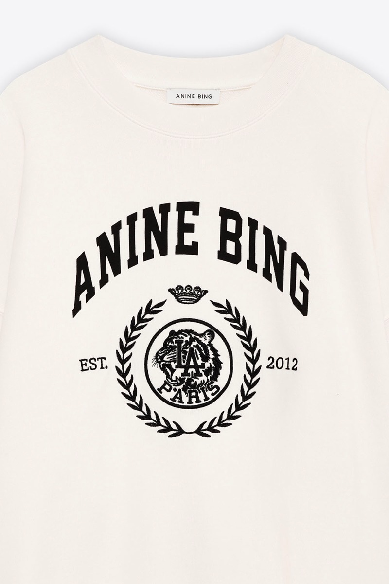 Sweat-shirt Miles Anine Bing en coton &eacute;cru s&eacute;rigraphie Coll&egrave;ge devant. D&eacute;tail du logo Anine Bing.