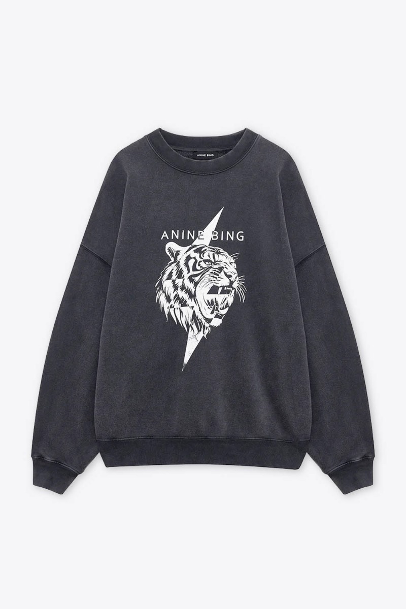Sweat-shirt Miles Tiger Anine Bing en coton noir d&eacute;lav&eacute; avec une s&eacute;rigraphie blanche tigre et logo &laquo; Anine Bing &raquo;. Vue de face.