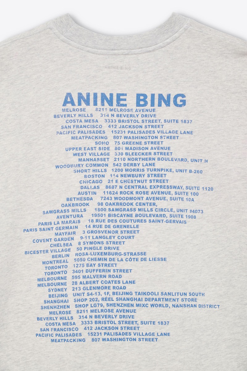 Sweat-shirt Miles Wave Anine Bing en coton gris clair chiné sérigraphie bleue. Détail de la sérigraphie dans le dos. Adresses des boutiques Anine Bing dans le monde.