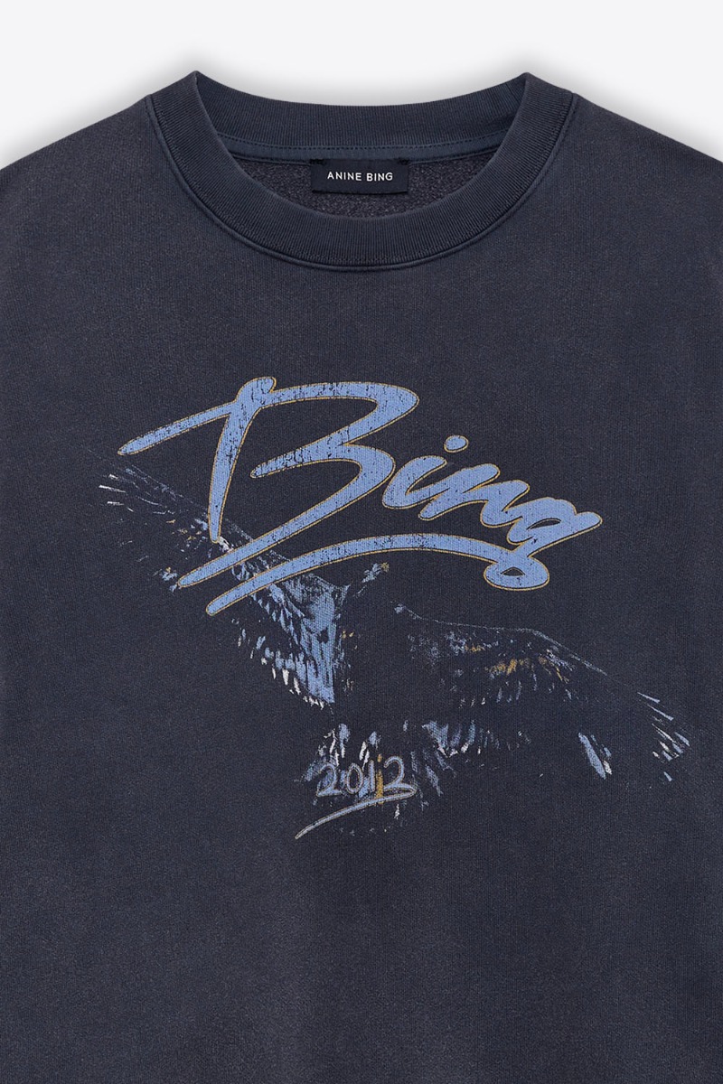 Sweat-shirt Spencer Anine Bing en coton noir d&eacute;lav&eacute; s&eacute;rigraphie aigle et logo Bing bleu. D&eacute;tail de l'aigle et du col rond bord-c&ocirc;te. 