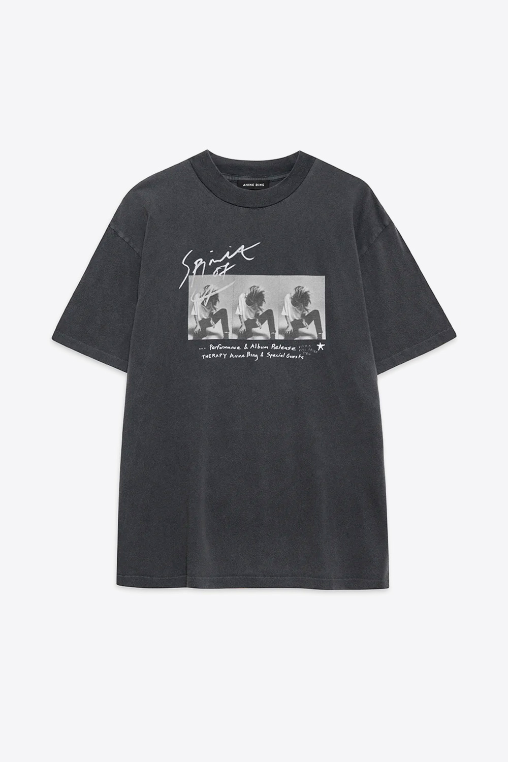 Produit Tee-shirt Ashton Concert Anine Bing. Manches courtes en jersey de coton noir délavé avec sérigraphie de la pochette de l'album "Therapy" d'Anine Bing. Face.