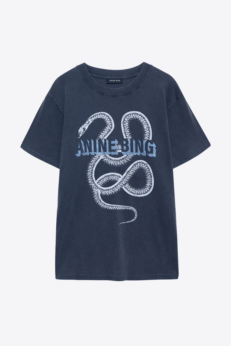 T-shirt Lili Snake Anine Bing en coton noir d&eacute;lav&eacute;, s&eacute;rigraphie de serpent et logo " Anine Bing ". Vue de face.