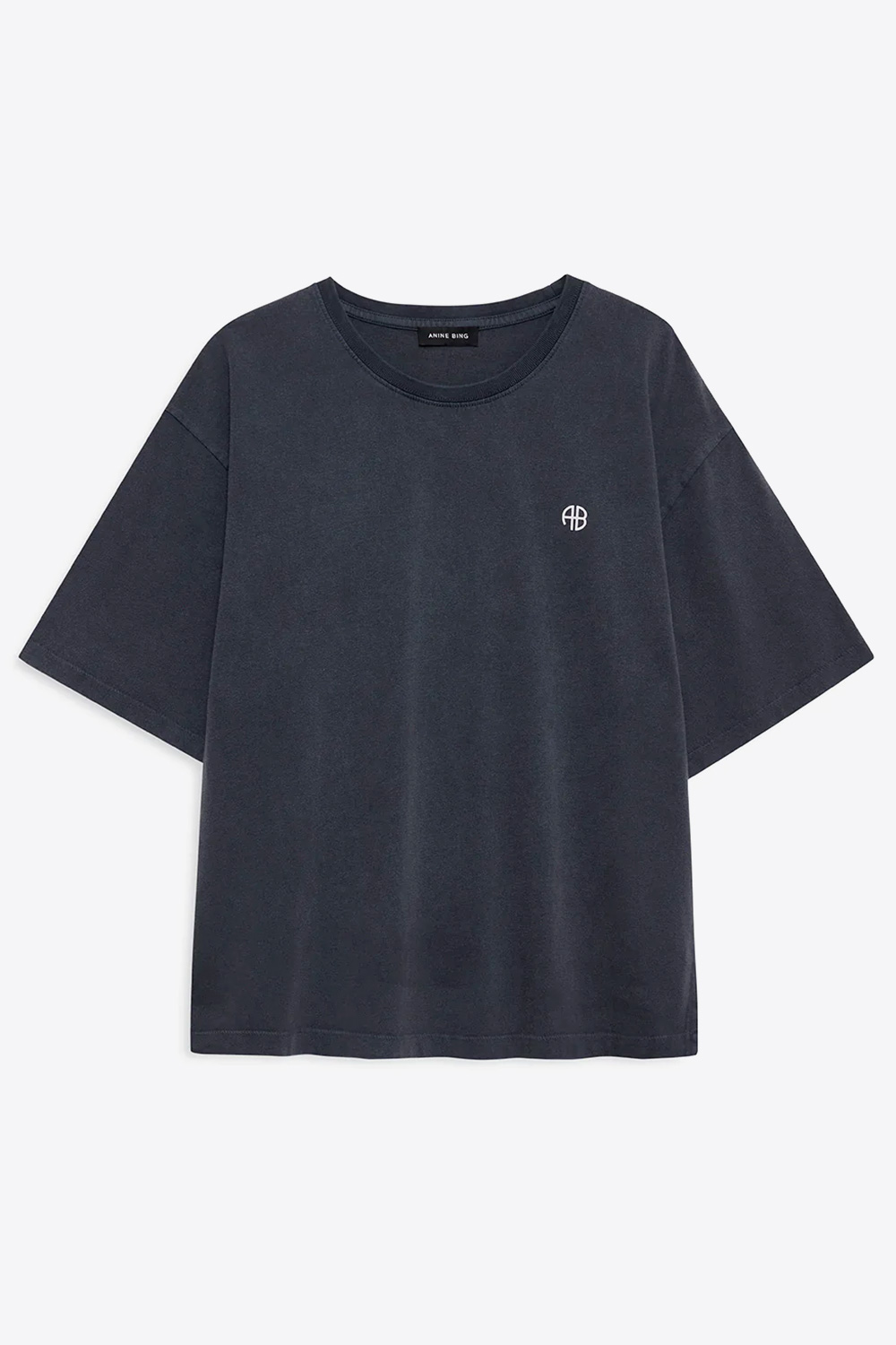 Produit Tee-shirt Rudy Tee Empowerment Anine Bing. T-shirt manches courtes en jersey de coton noir délavé sérigraphie  dans le dos. Mini logo "AB" sur la poitrine devant. Face.