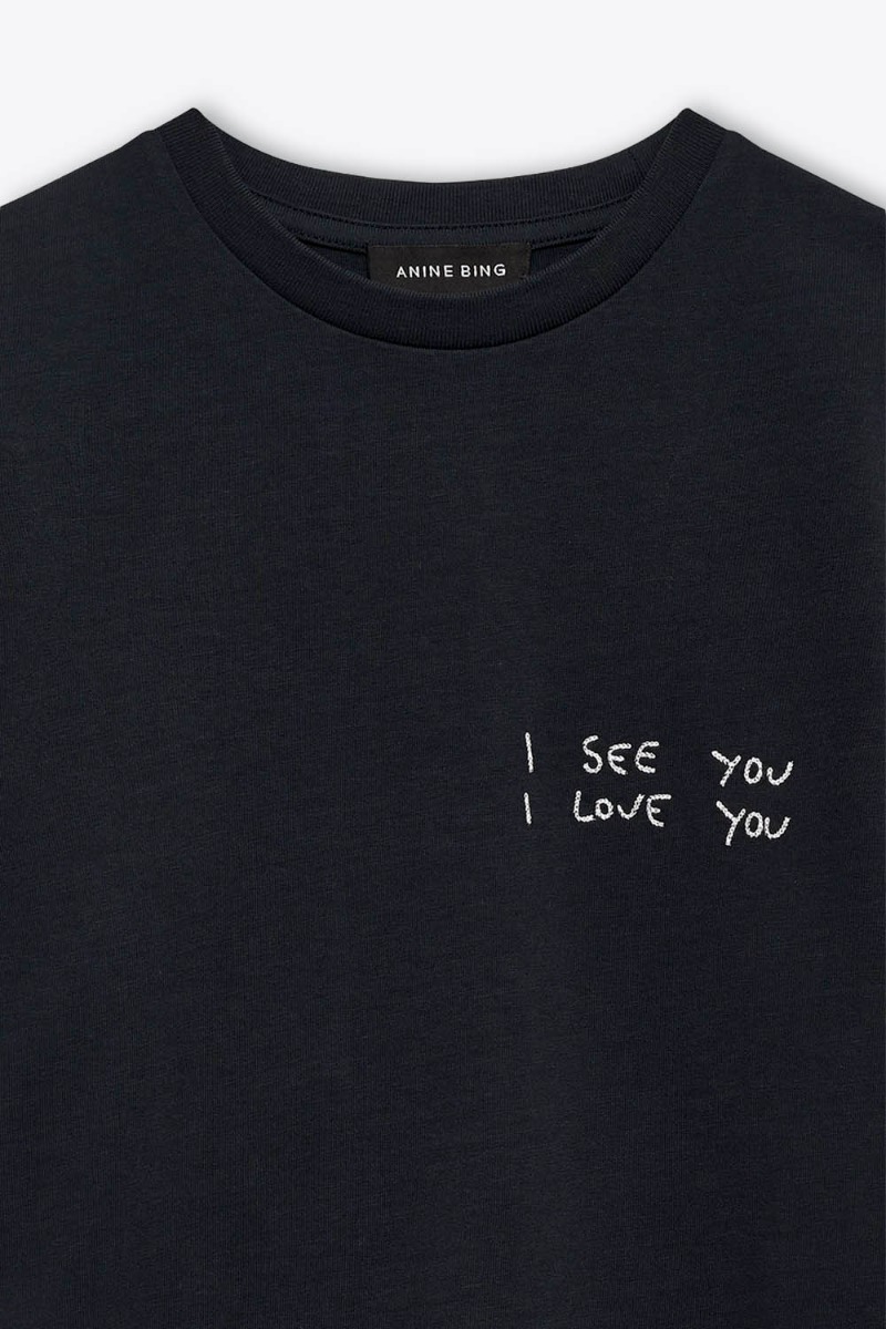 Tee-shirt manches courtes &laquo; I see you I love you &raquo; en coton noir Anine Bing. D&eacute;tail du message poitrine.