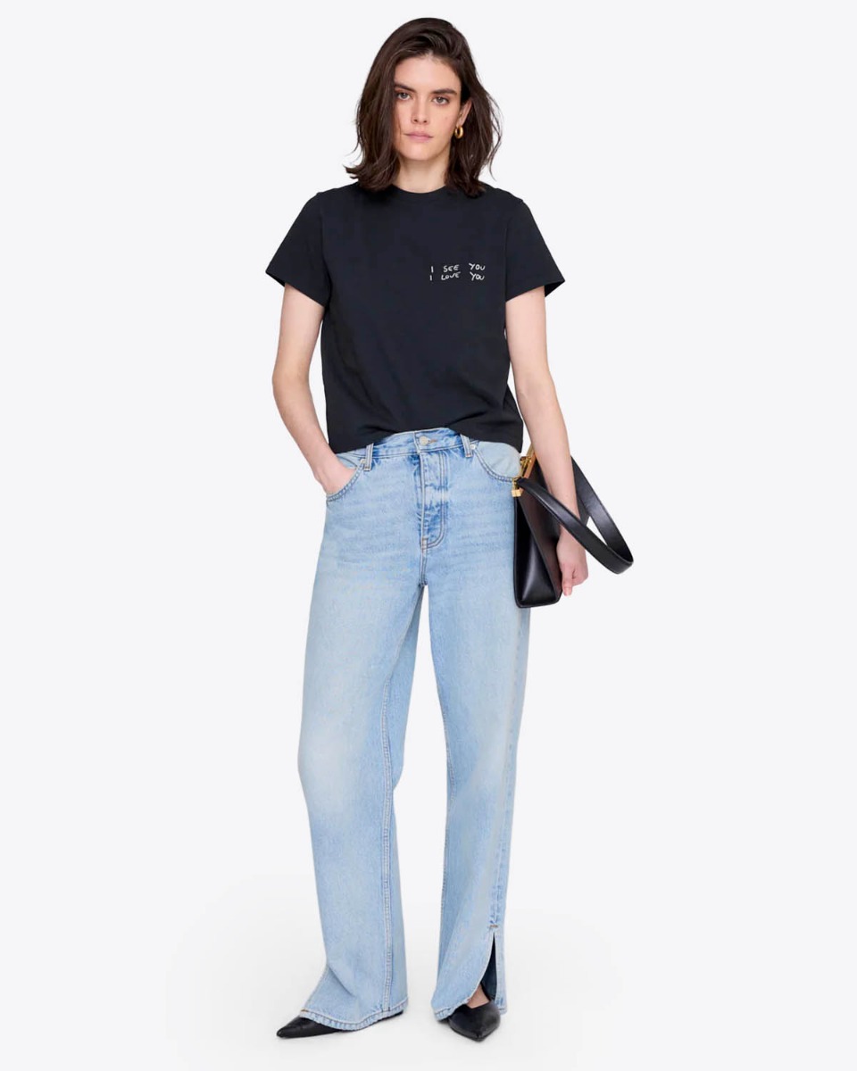 Tee-shirt manches courtes &laquo; I see you I love you &raquo; en coton noir Anine Bing, port&eacute; de face rentr&eacute; devant.