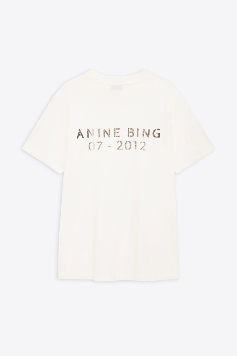 Tee-shirt manches courtes Wagner Soft Stencil Anine Bing en coton cr&egrave;me, logo AB poitrine, s&eacute;rigraphie dans le dos. Vue de dos.