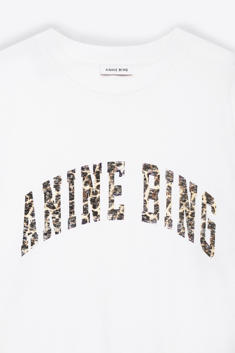 T-shirt Walker Anine Bing en coton blanc, s&eacute;rigraphie du logo Anine Bing l&eacute;opard. D&eacute;tail du logo.