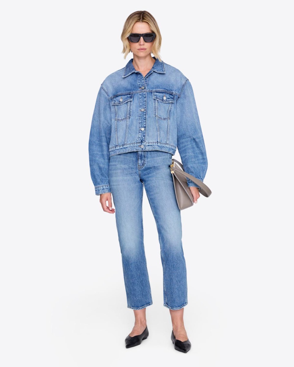 Veste Quincy Anine Bing en denim bleu clair &laquo; Cascade Blue &raquo;, port&eacute; ferm&eacute; de face.