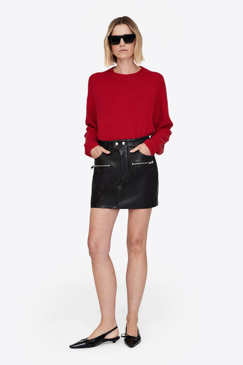 Produit Ballerines Slingback Zoey Anine Bing en cuir noir. Vue porté. 