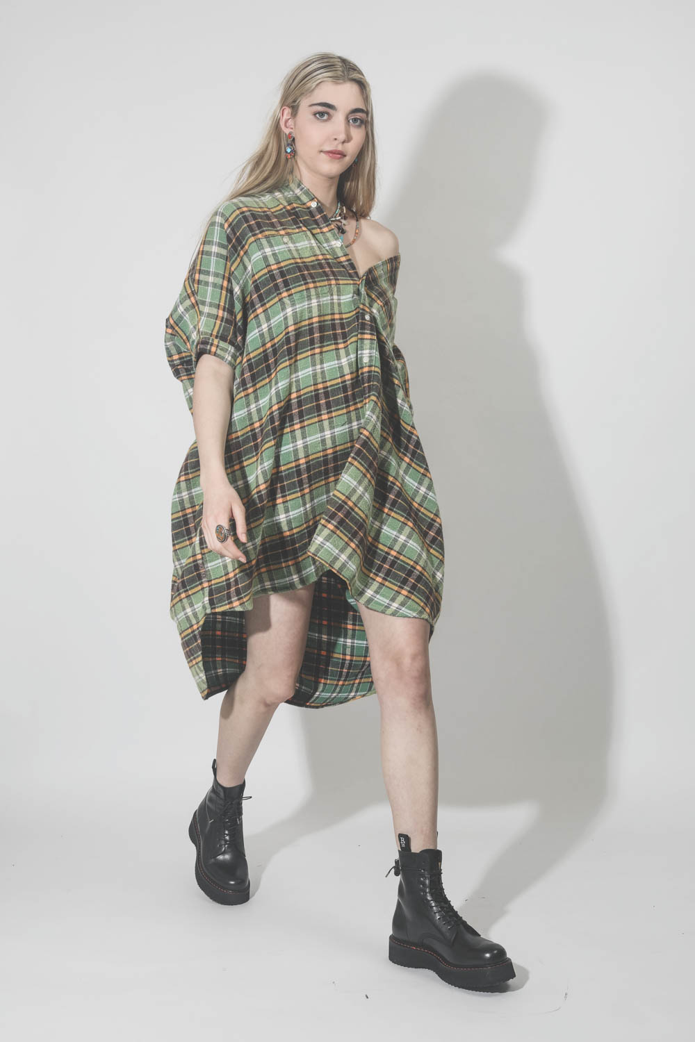 Robe à carreaux Plaid Oversized Boxy shirtdress green plaid R13. Profil.