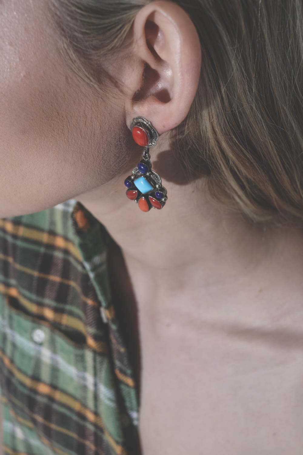 Boucles d'oreilles en argent corail et turquoise Harpo Paris. 