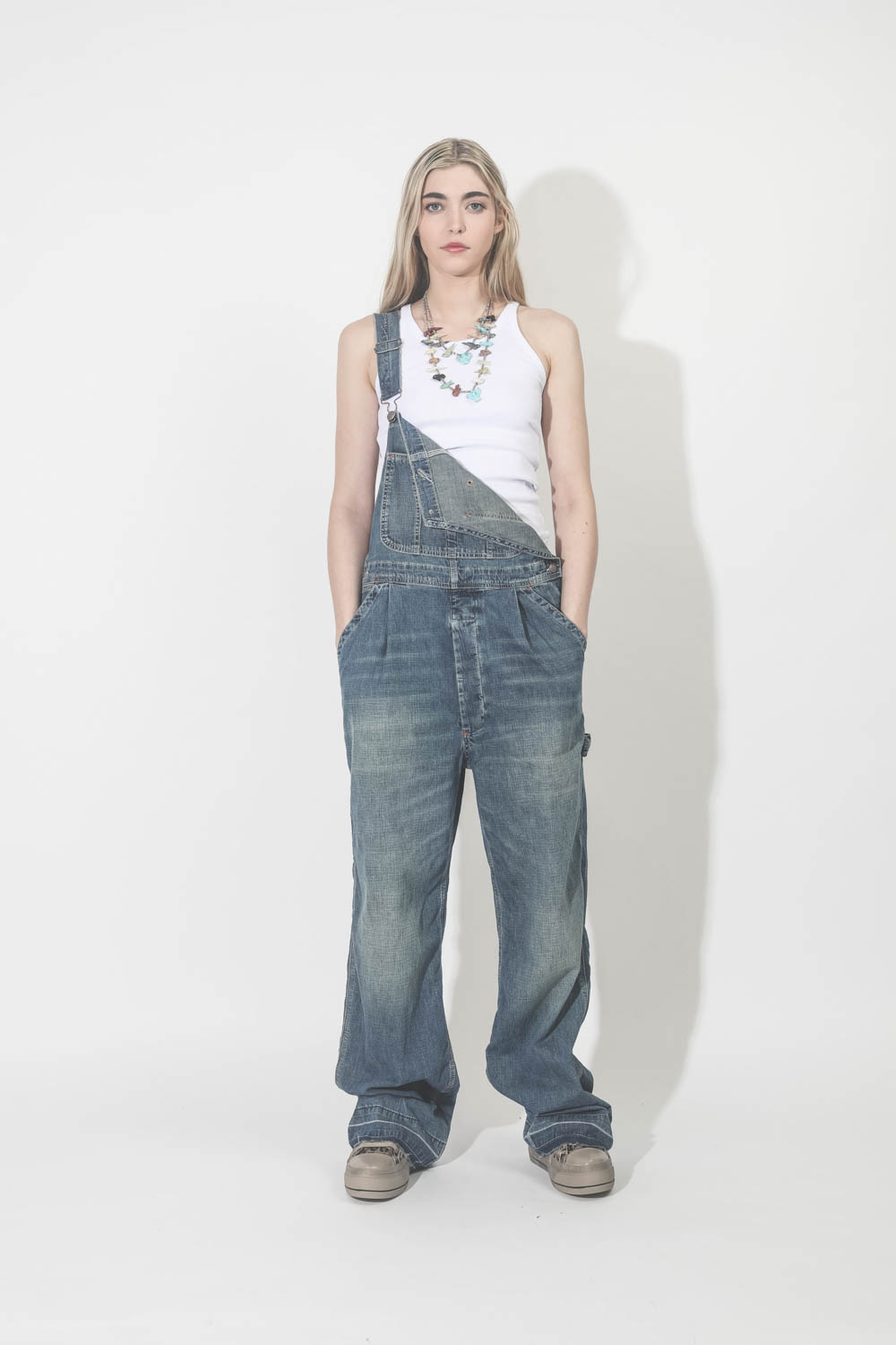 Salopette en jean Damon Overall Windsor blue R13. Face.