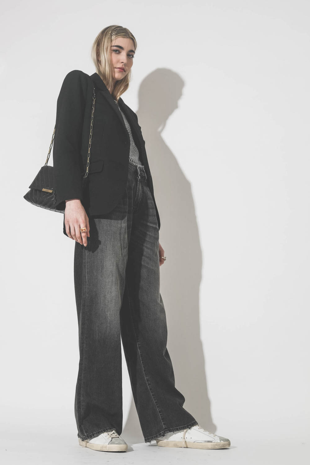 Jean fluide à pinces noir Damon Pleated Wide Led Ellery Black R13 Denim. Profil. 