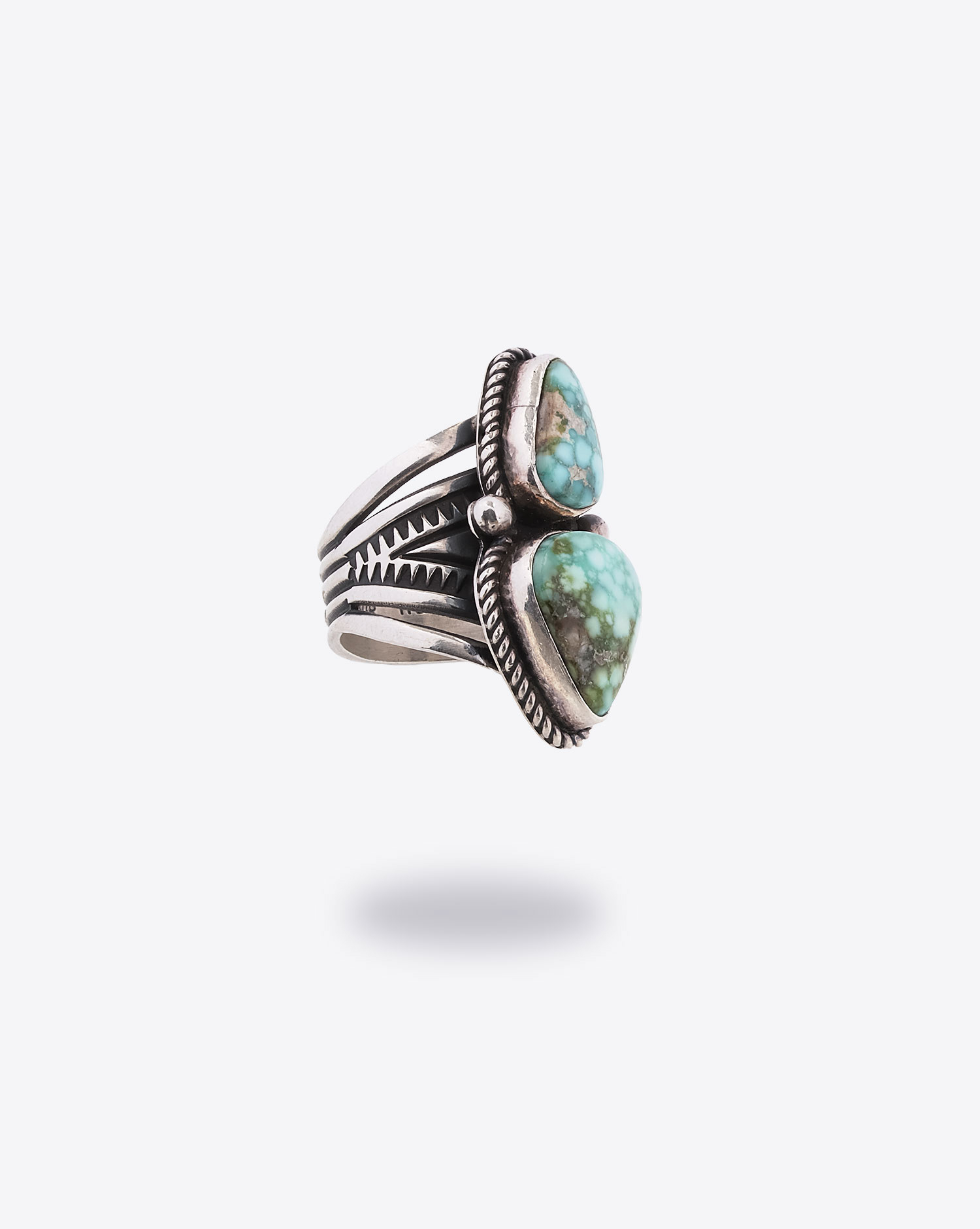Produit Bague Albert Jake avec pierre HARPO vue profil. 
