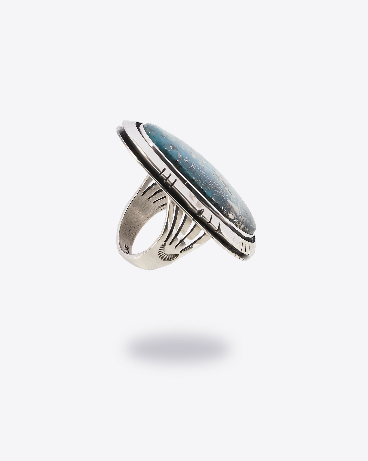 Produit Bague L.J Navajo Harpo avec une pierre turquoise Kingman. 