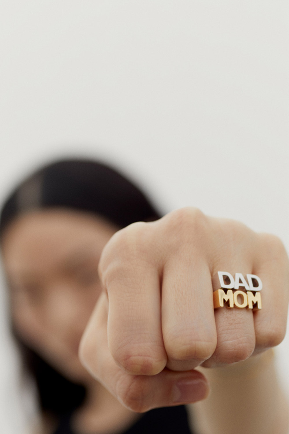 Produit Bague Mom Maria Black en argent plaqué or. 