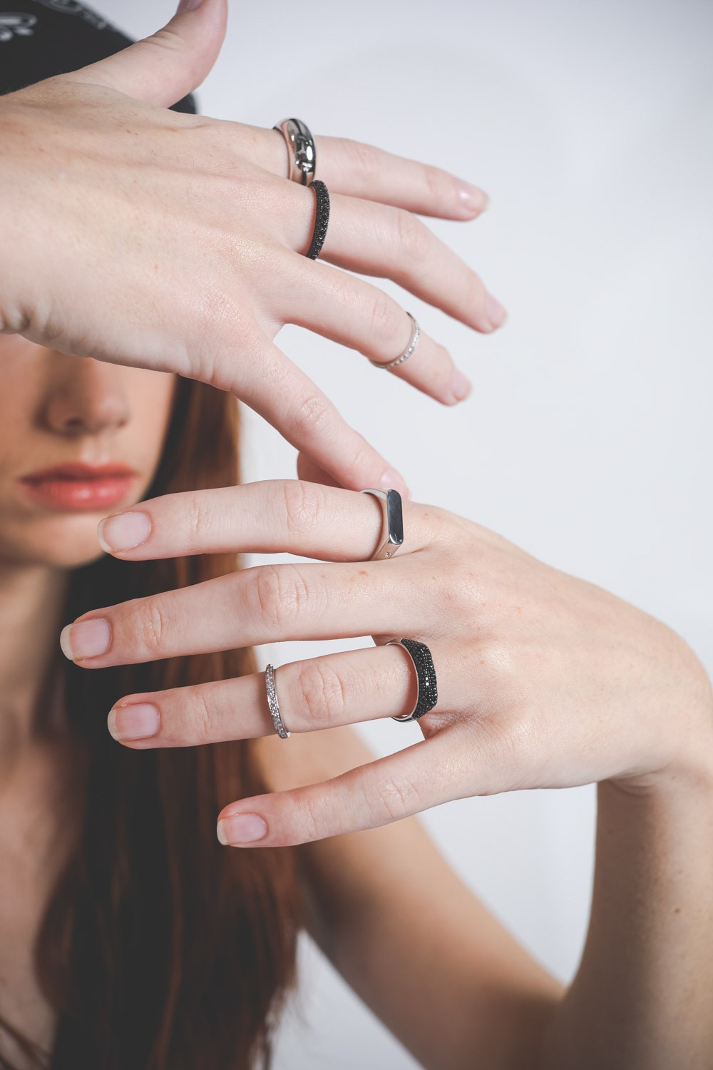 Tom Wood Knut Ring Black Spinel - Silver pour Femme