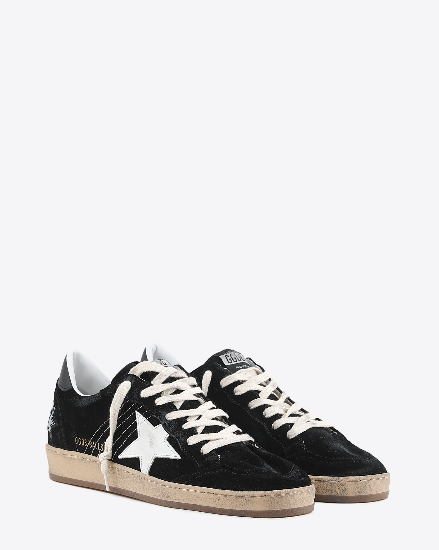 Sneakers Ball star black and white 80203 en cuir suede noir étoile blanche Golden Goose homme. 