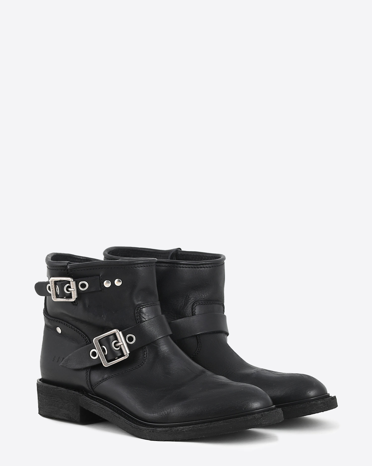 Boots Biker courtes en cuir noir et sangles en métal argent 90100 Golden Goose femme. Face.