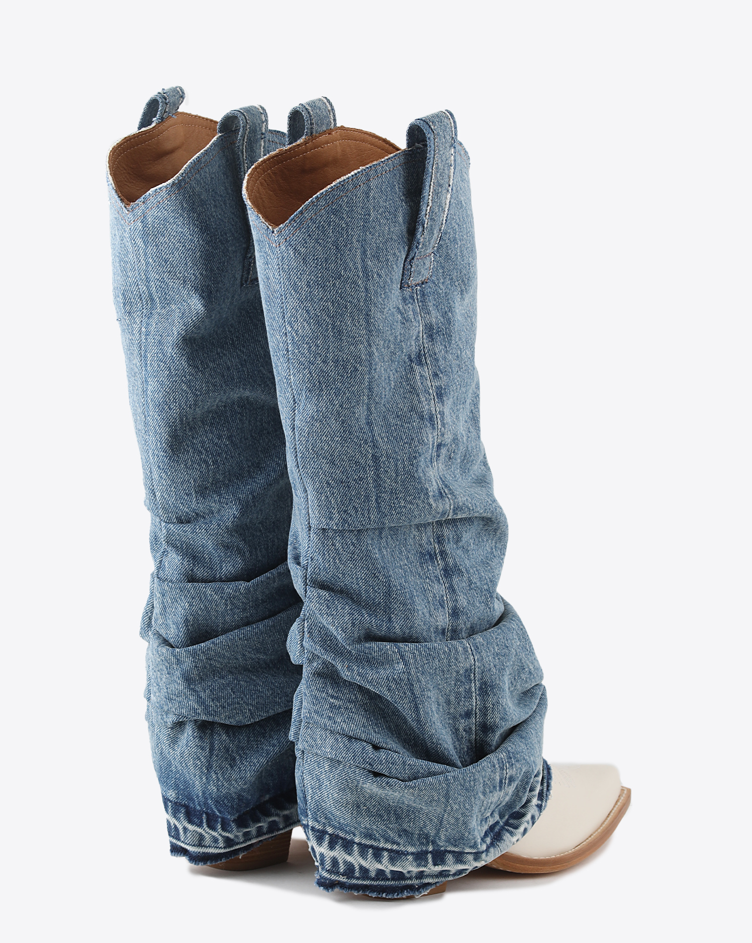 Bottes santiags cowboy en cuir blanc et denim r13. Dos. 